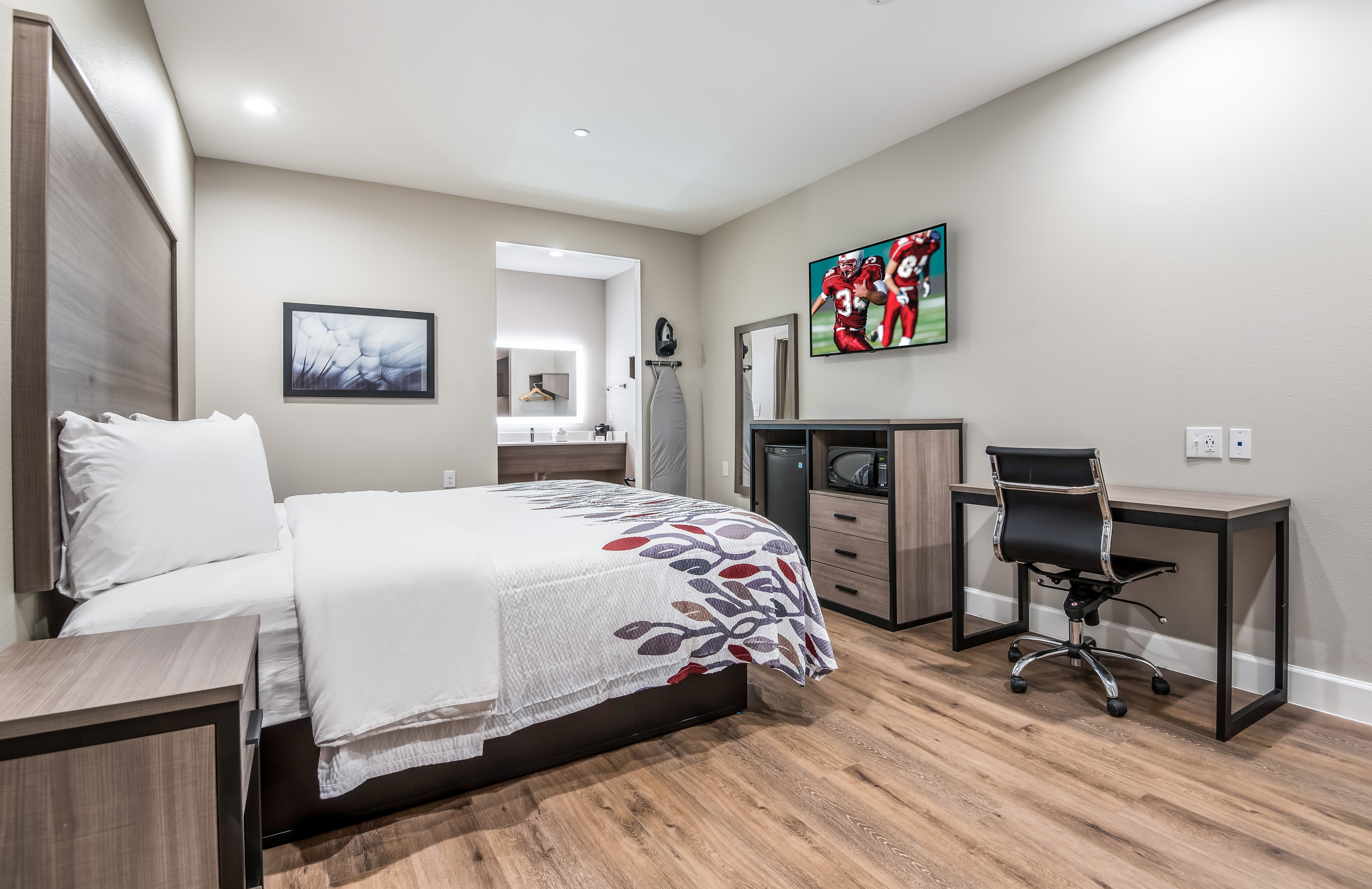 Cheap Hotel in Mobile, AL Near I-10 | Red Roof