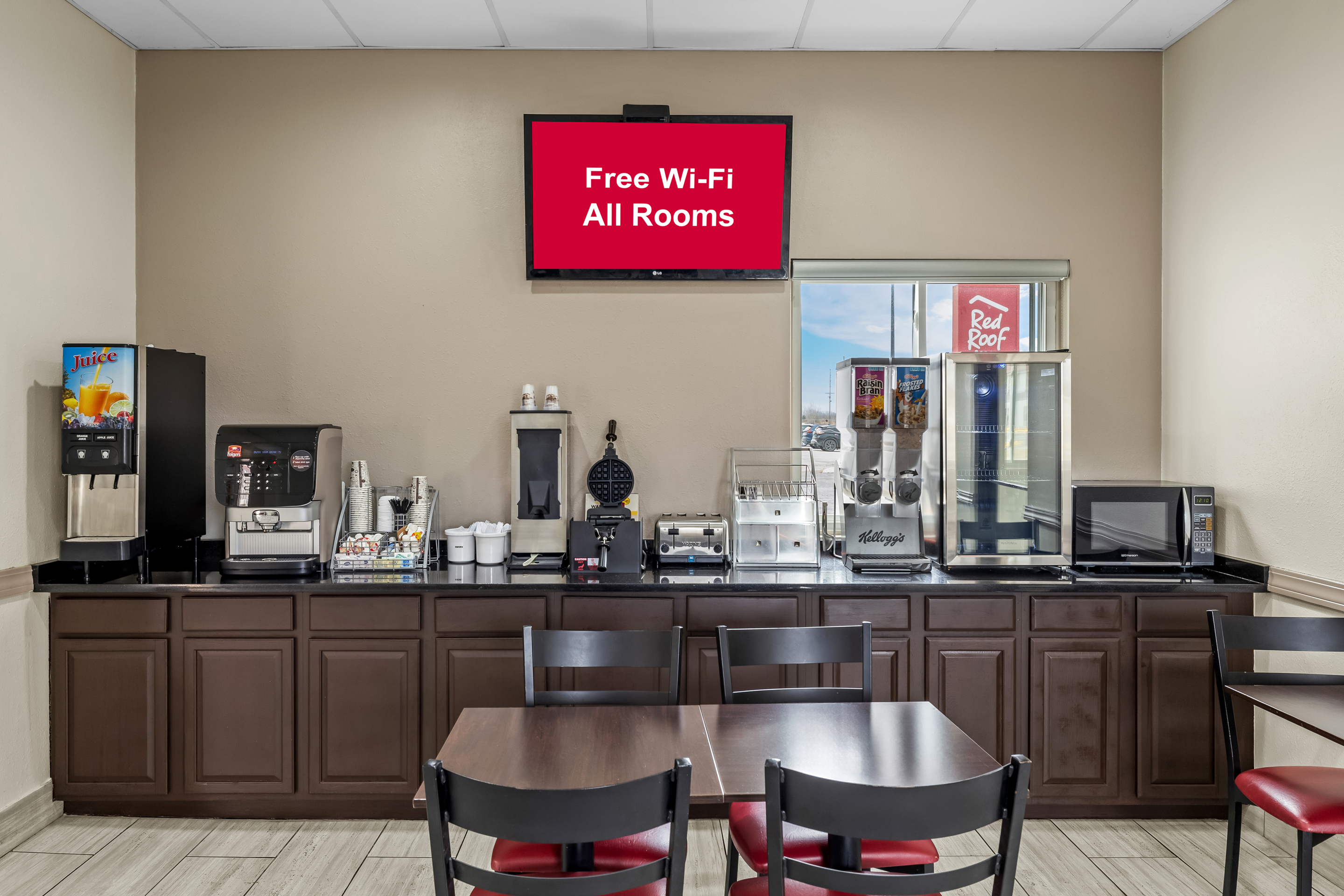 New Ames, IA Hotel on S Dayton Pl | Red Roof Inn