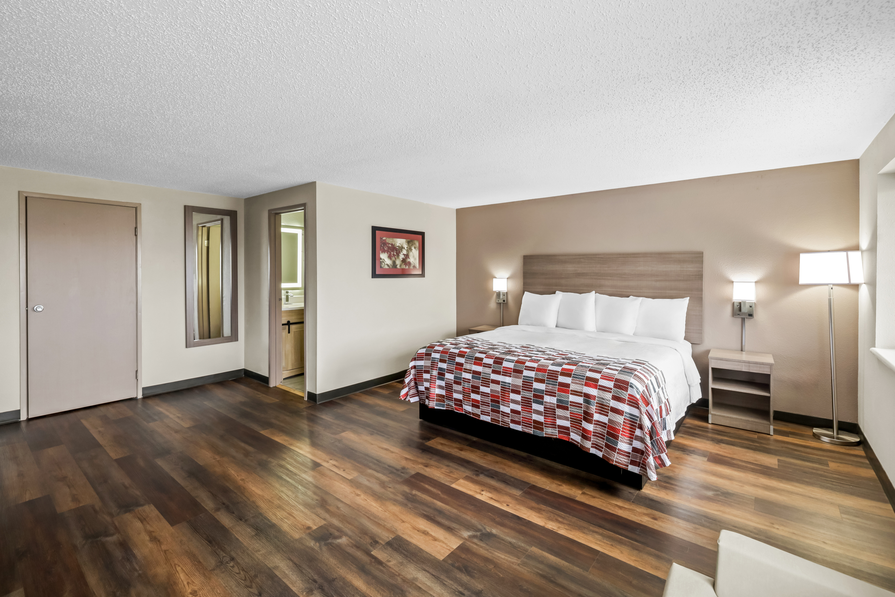 New Ames, IA Hotel on S Dayton Pl | Red Roof Inn