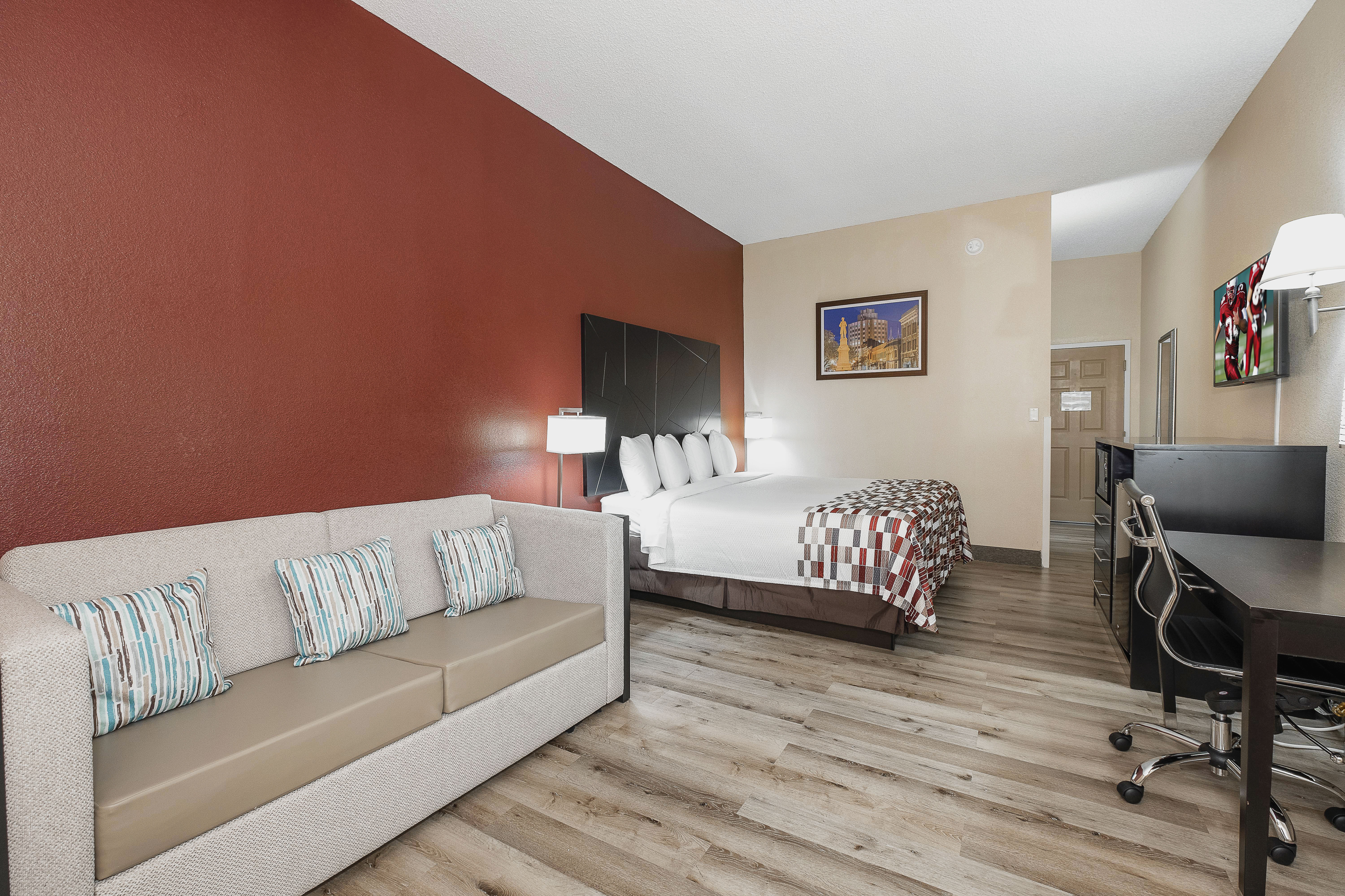 Pet Friendly Hotel in Macon, GA | Red Roof Inn & Suites