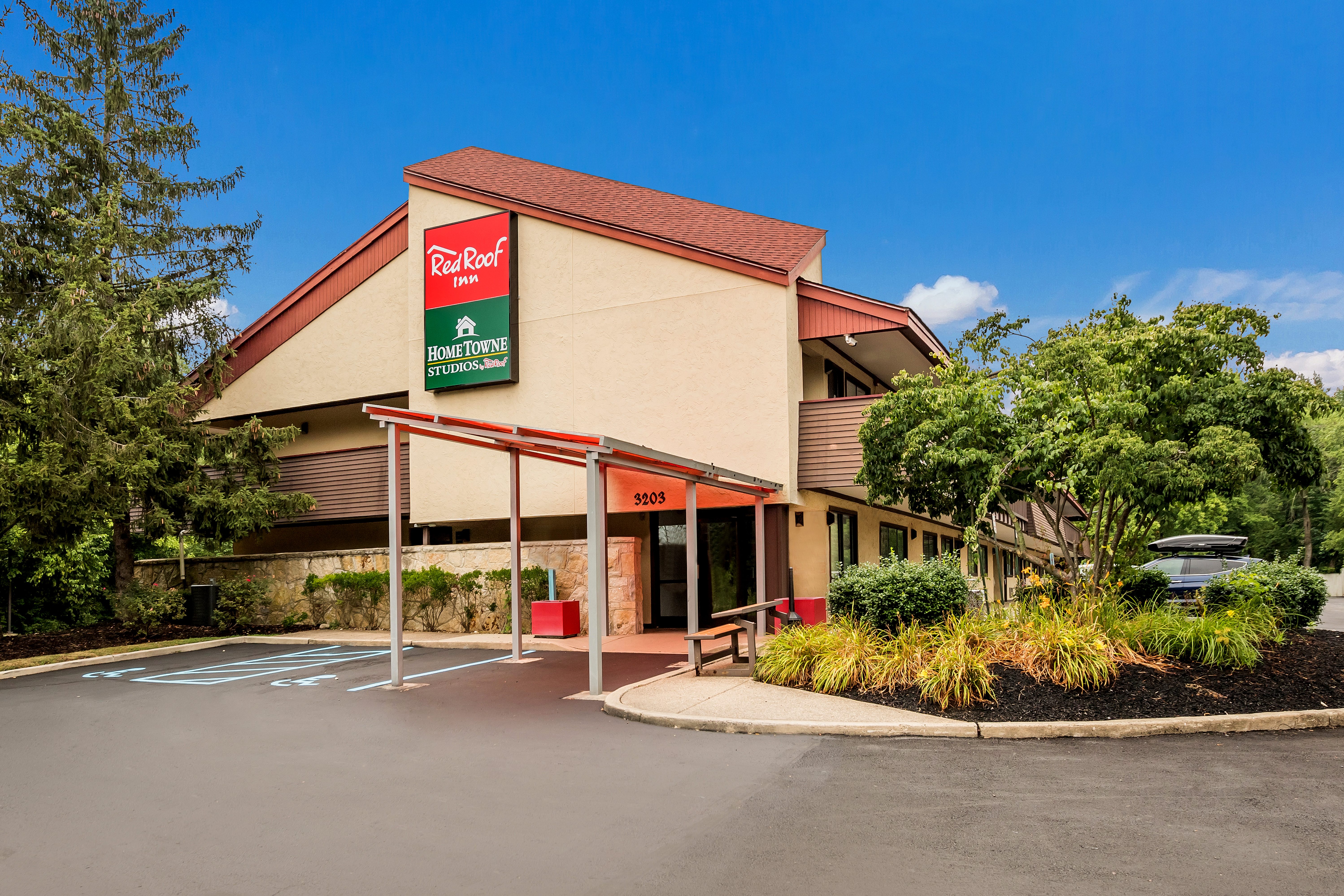 Extended Stay Hotel Near Lawrenceville, NJ | Red Roof