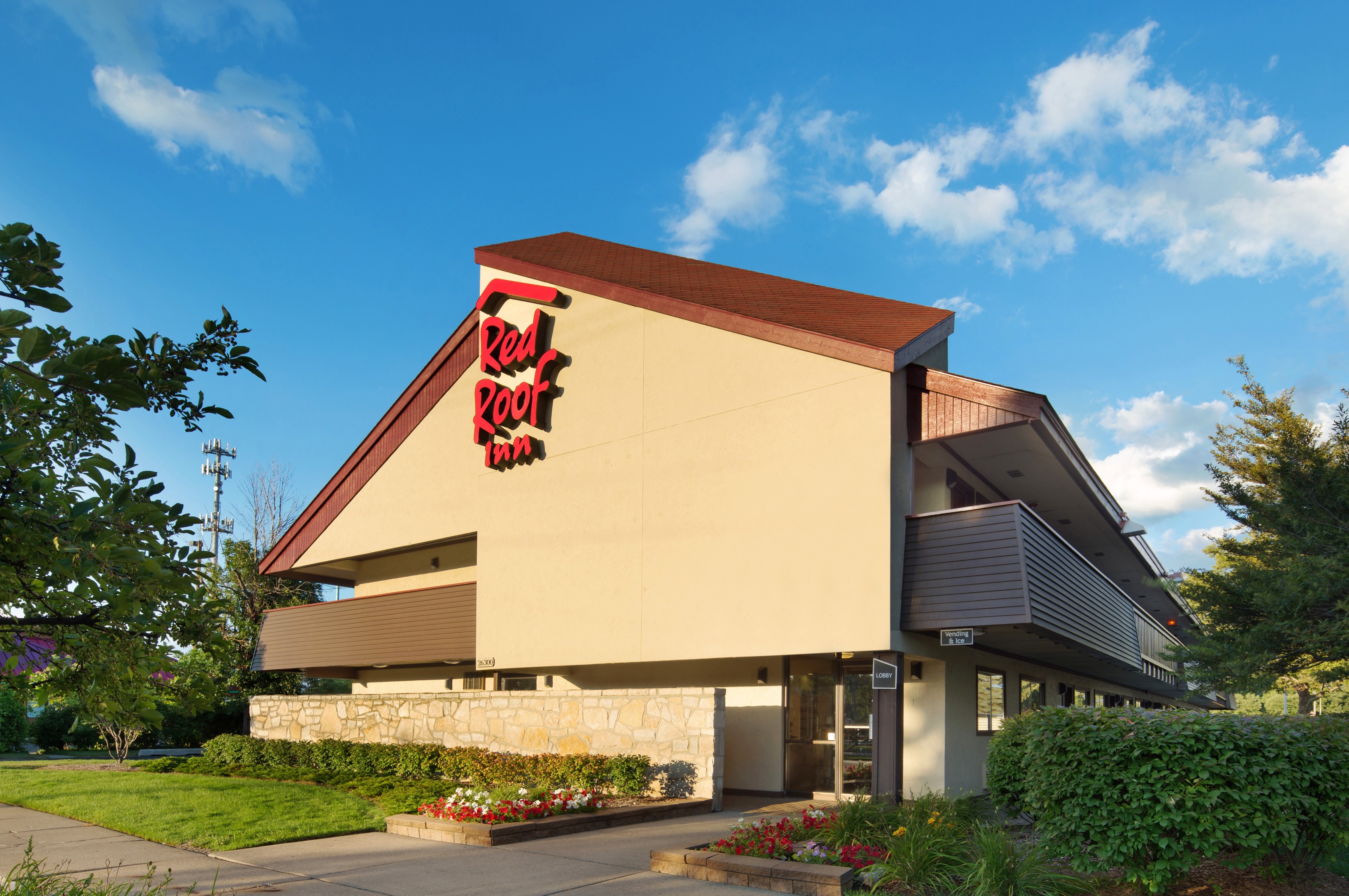 Pet Friendly Hotel in Warren, MI | Red Roof Inn