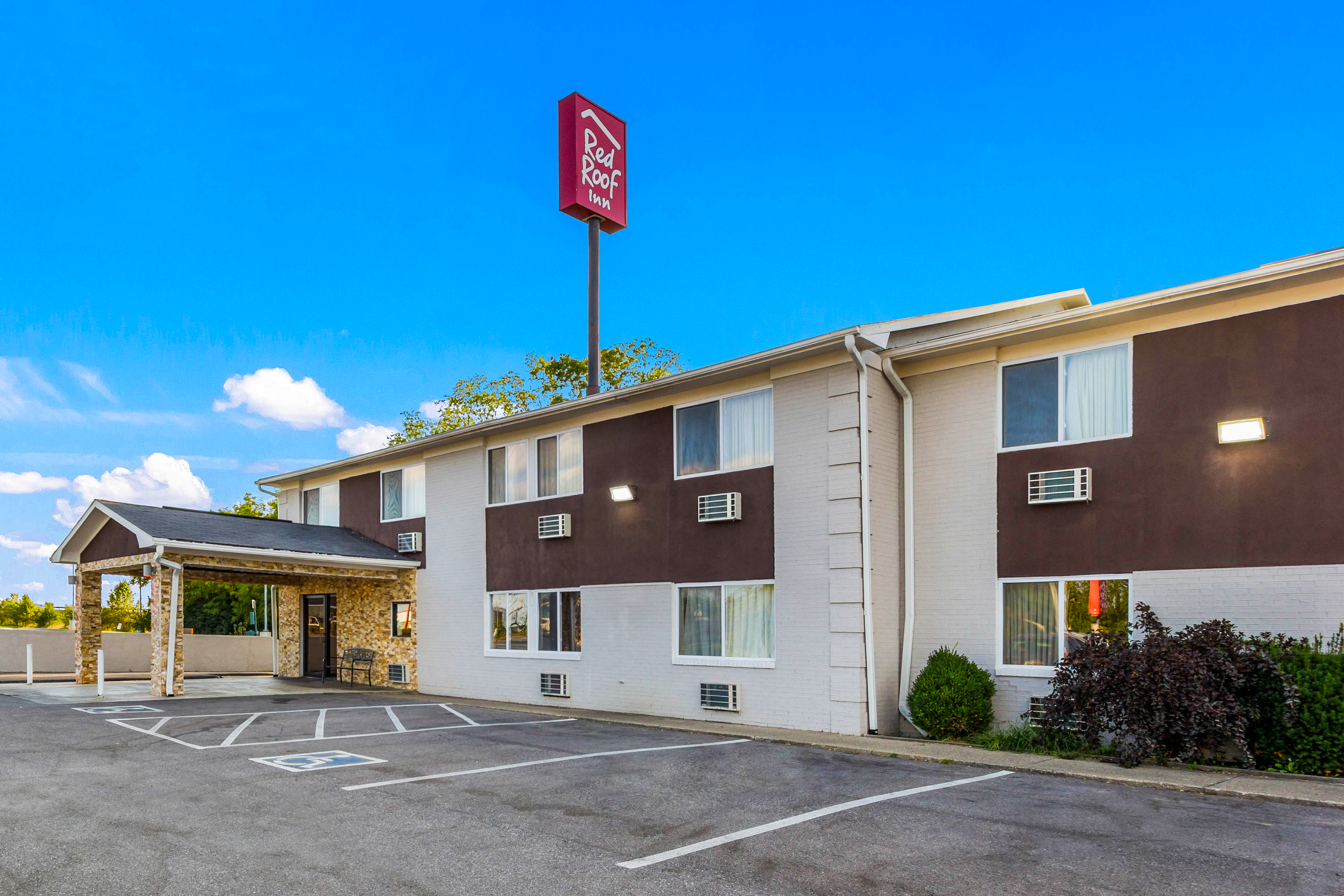 Cheap Hotel in Dry Ridge, KY 41035 | Red Roof
