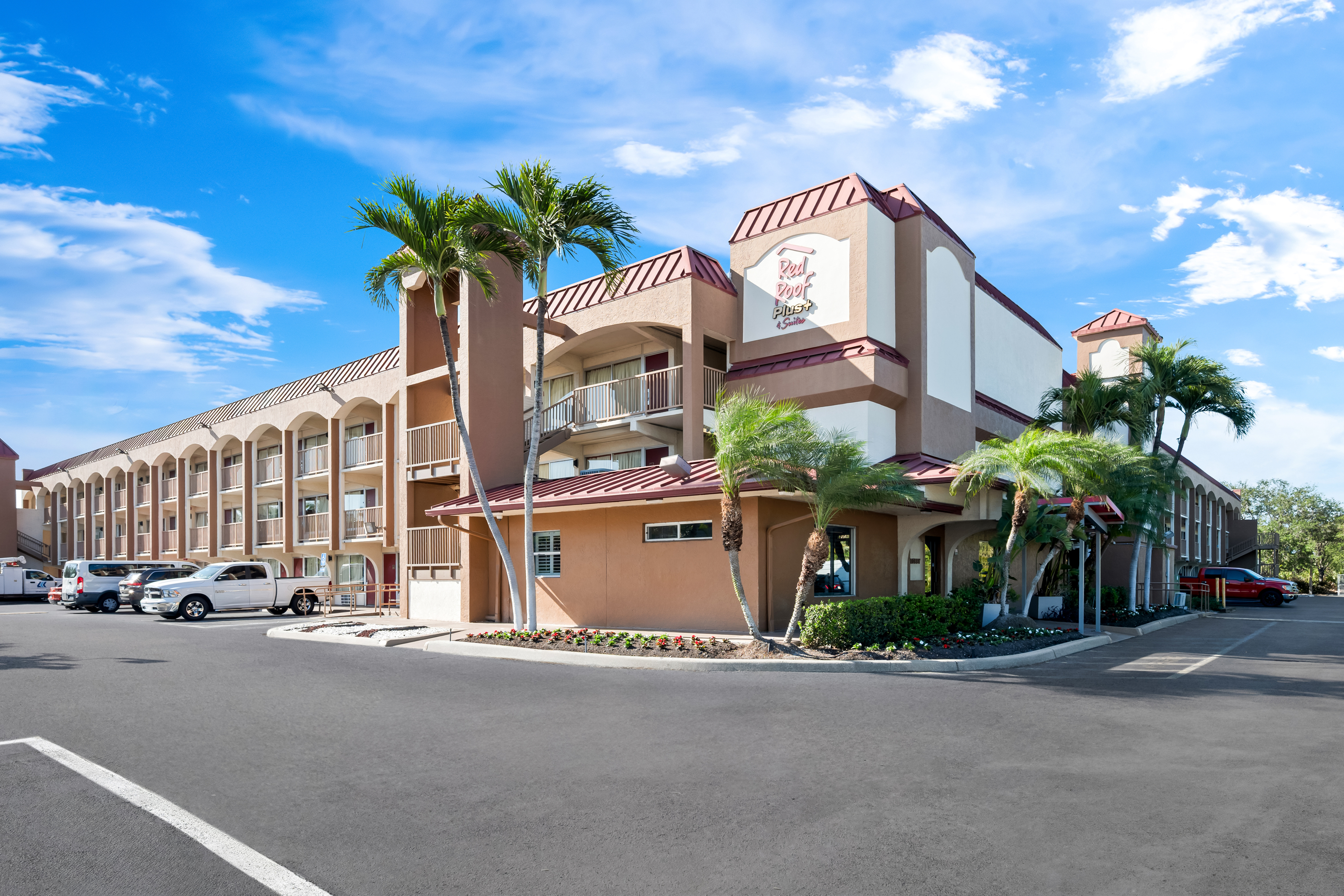 Pet Friendly Hotel in Naples, FL | Red Roof PLUS+ & Suites