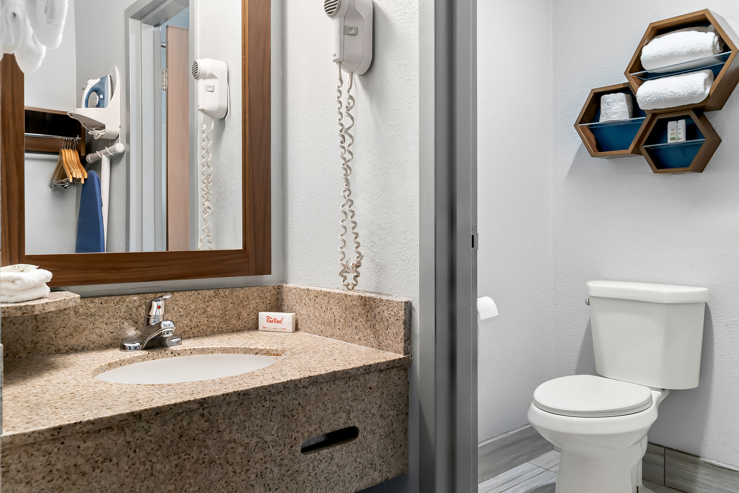 Extended Stay Hotel in Auburn Hills, MI 48326 | Red Roof