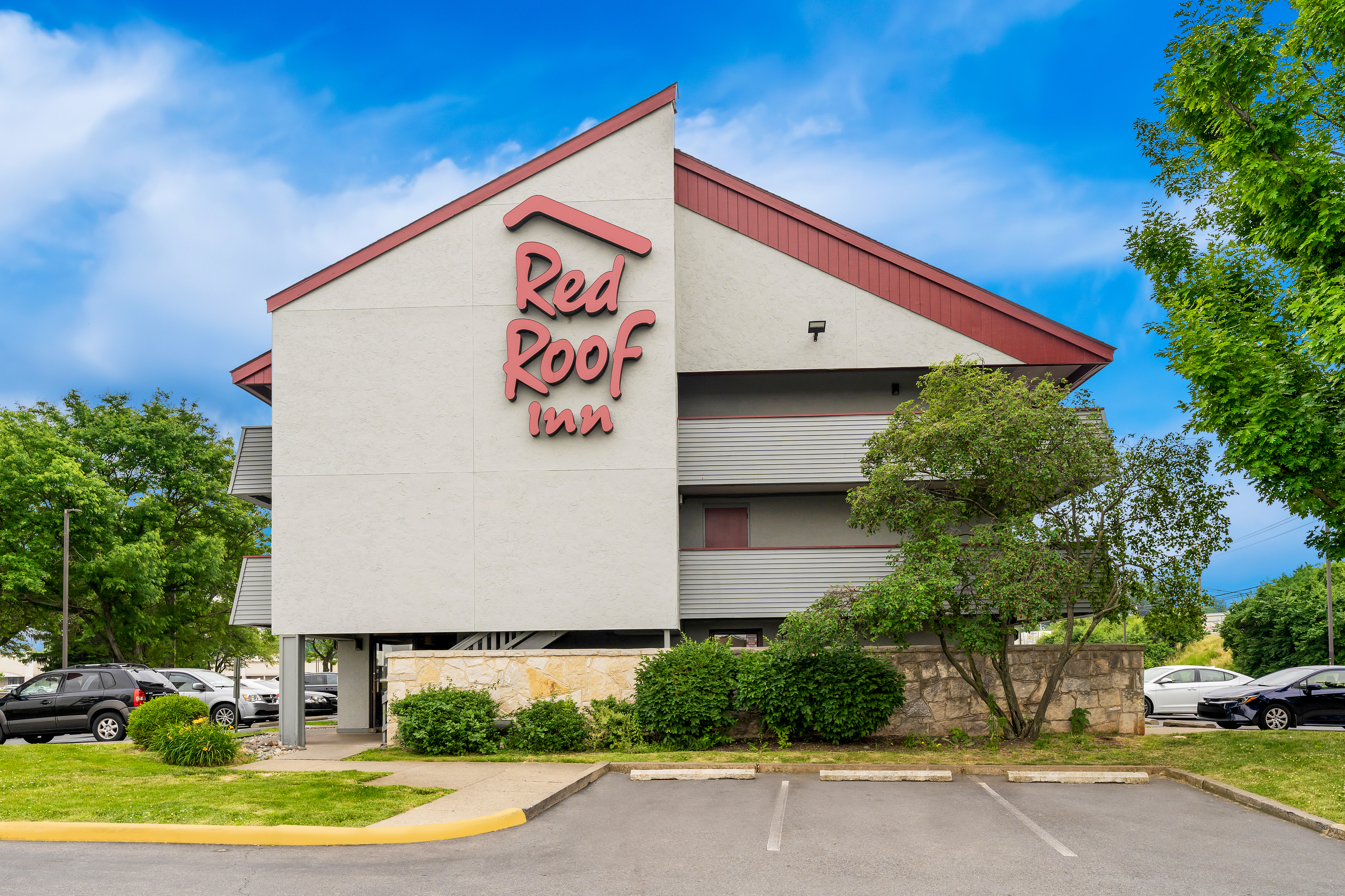Hotel Near Allentown Airport | Red Roof