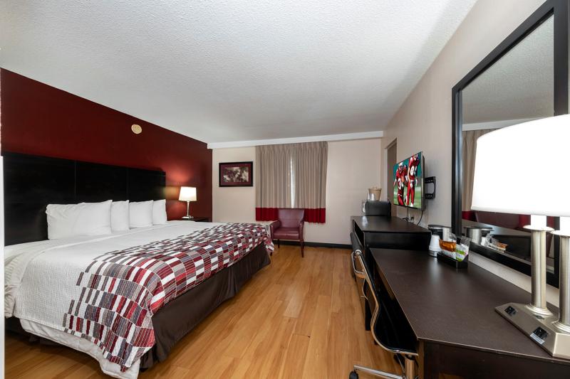 Budget, Pet Friendly Hotel in Lumberton, NC 28358 Red Roof Inn