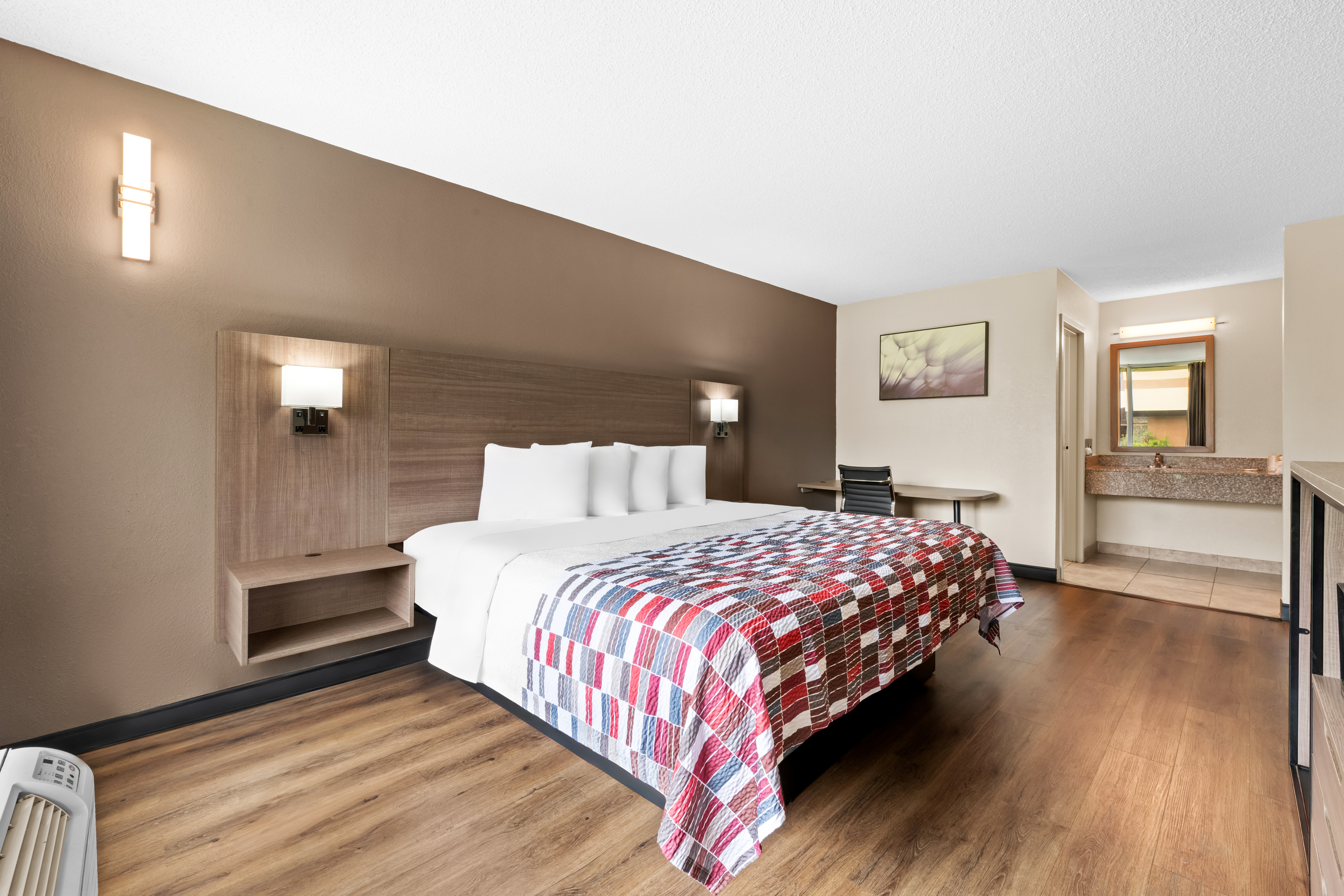 【ZP 】AUBERGE BIG CHARLOTTE Cheap Hotel in Charlotte, NC 28214 | Red Roof