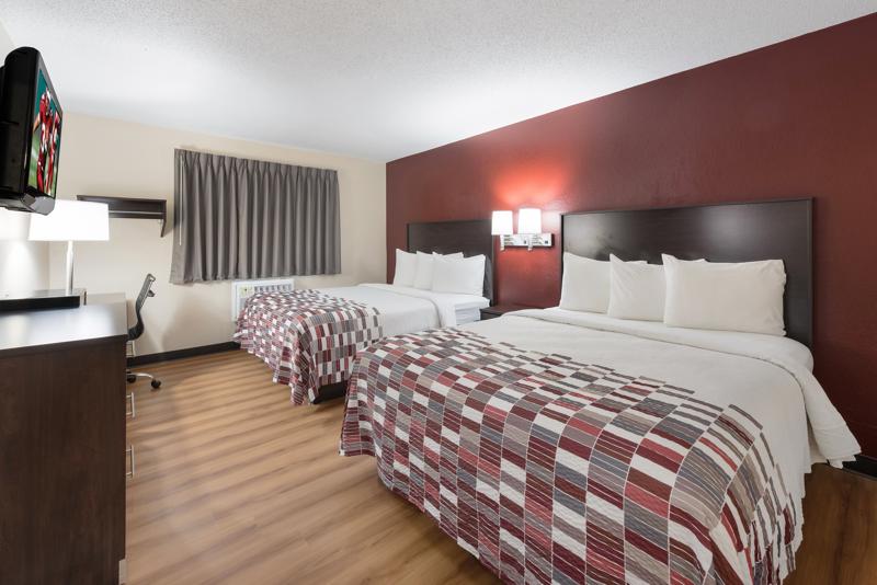 Pet Friendly, Budget Hotel in Findlay, OH 45840 Red Roof Inn