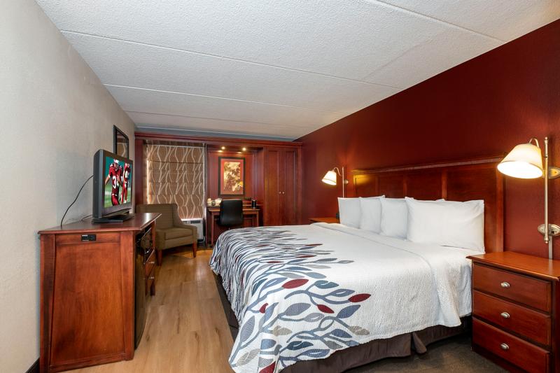 Budget, Pet Friendly Hotel in Meriden, CT 06450 Red Roof Inn