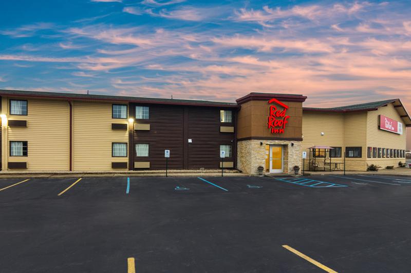 Budget, Pet Friendly Hotel in Perrysburg, OH 43551 Red Roof Inn