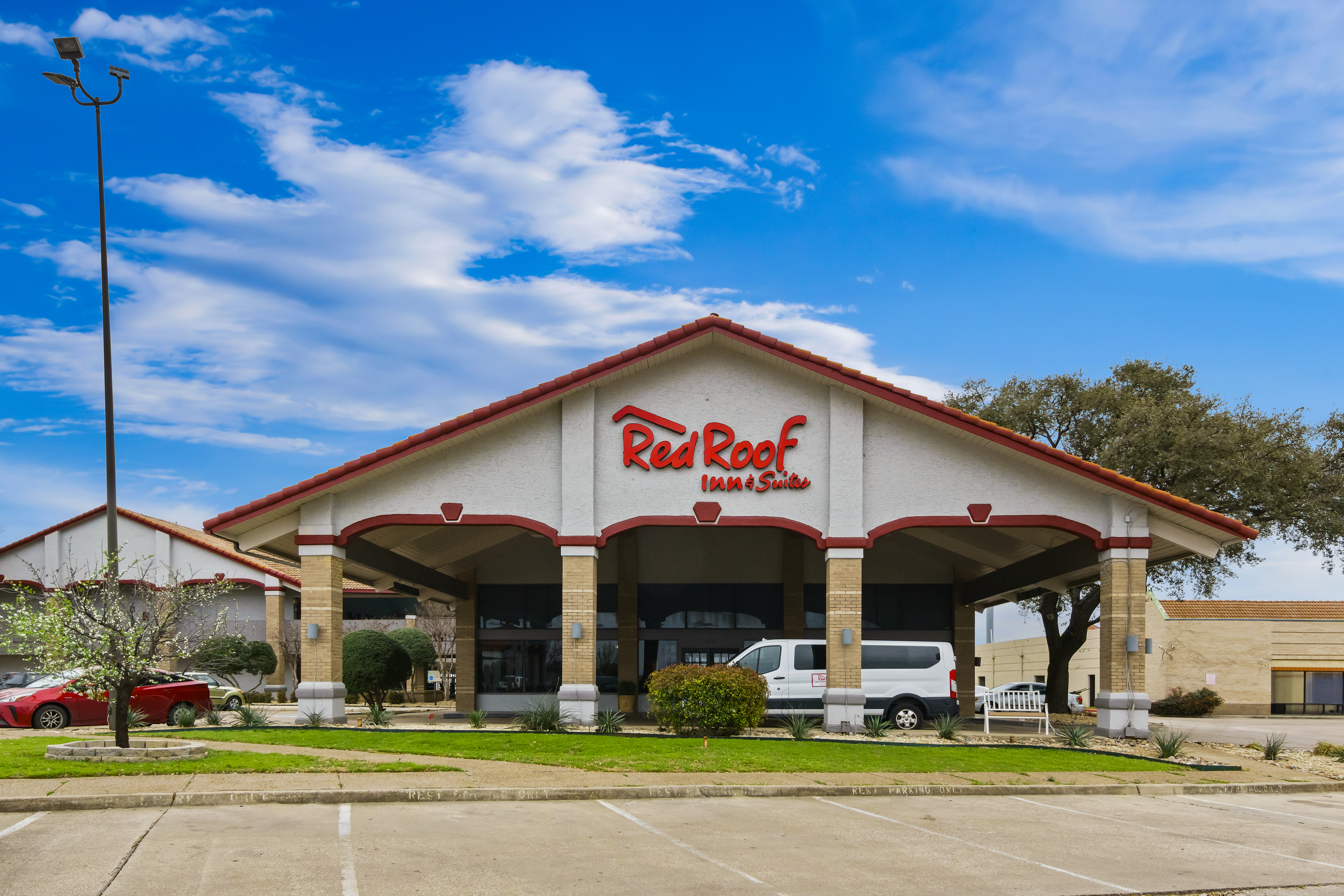 Hotel Near DFW Airport South – Irving, TX 75062 | Red Roof