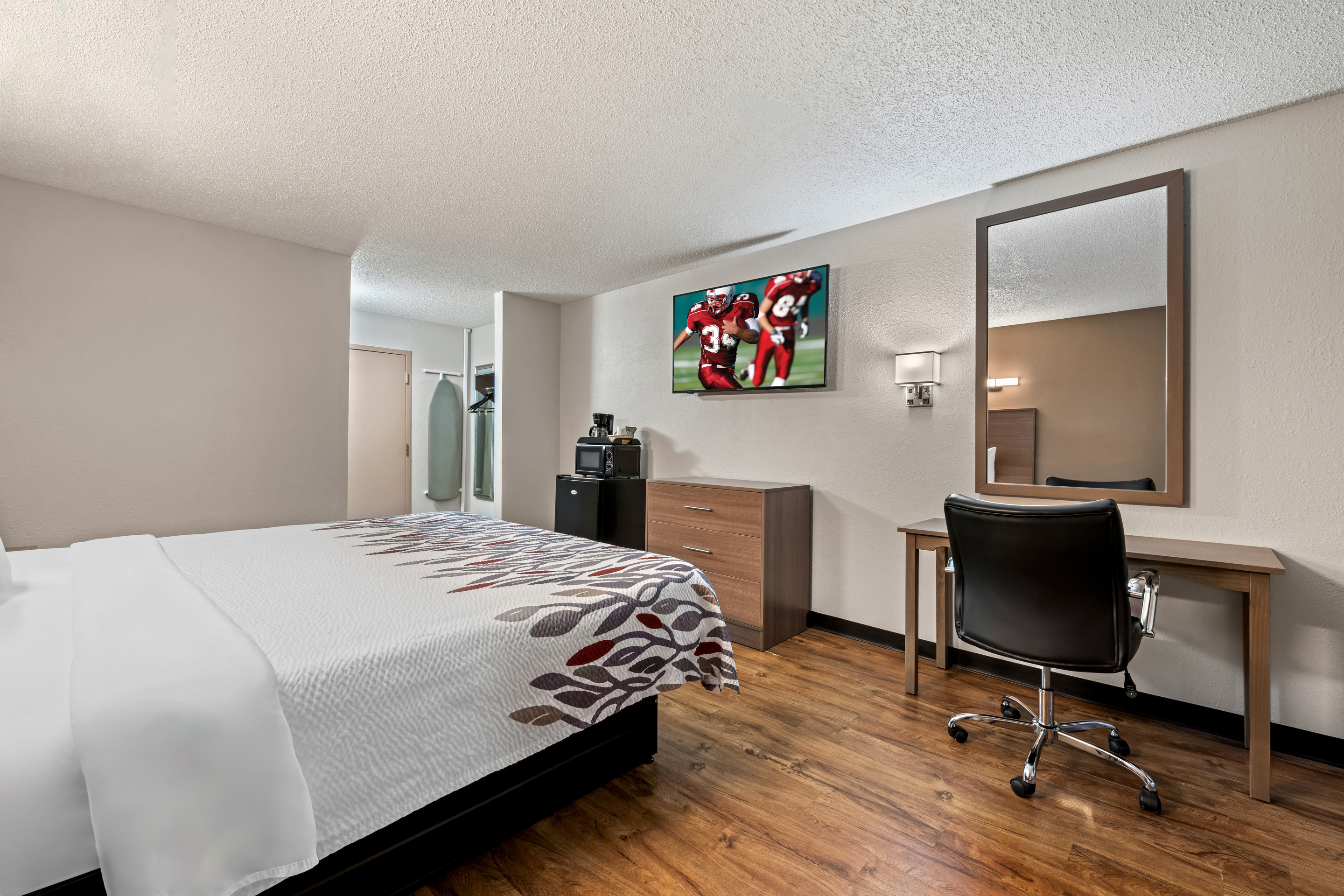 【ZP 】AUBERGE BIG CHARLOTTE Cheap Hotel in Charlotte, NC 28214 | Red Roof