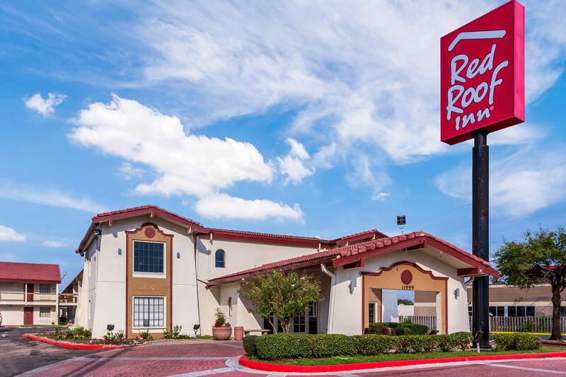 Houston area Red Roof Inn property exterior