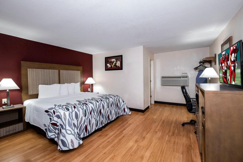 Budget, Pet Friendly Hotel in Neptune, NJ 07753 Red Roof Inn
