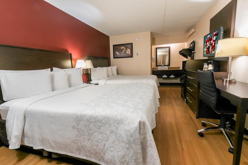 Cheap, SmokeFree Hotels in Oxon Hill, MD Red Roof PLUS+
