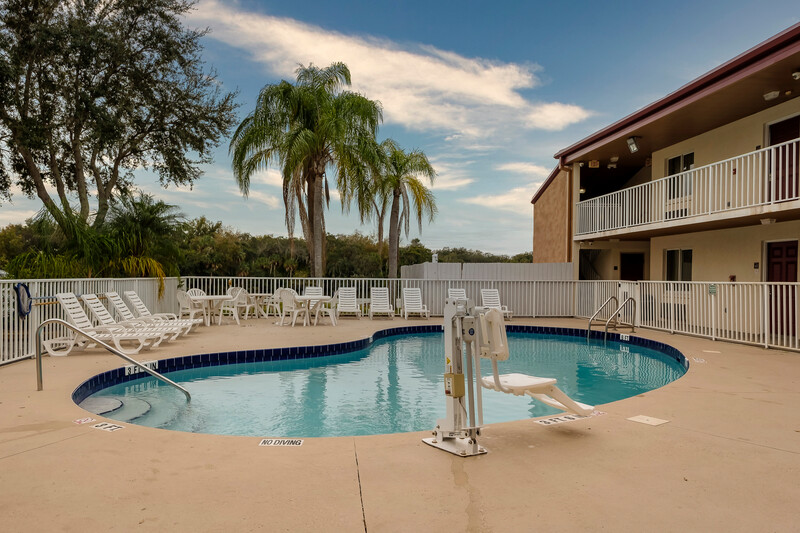 Budget, Pet Friendly Hotel in Ellenton, FL 34222 | Red Roof Inn