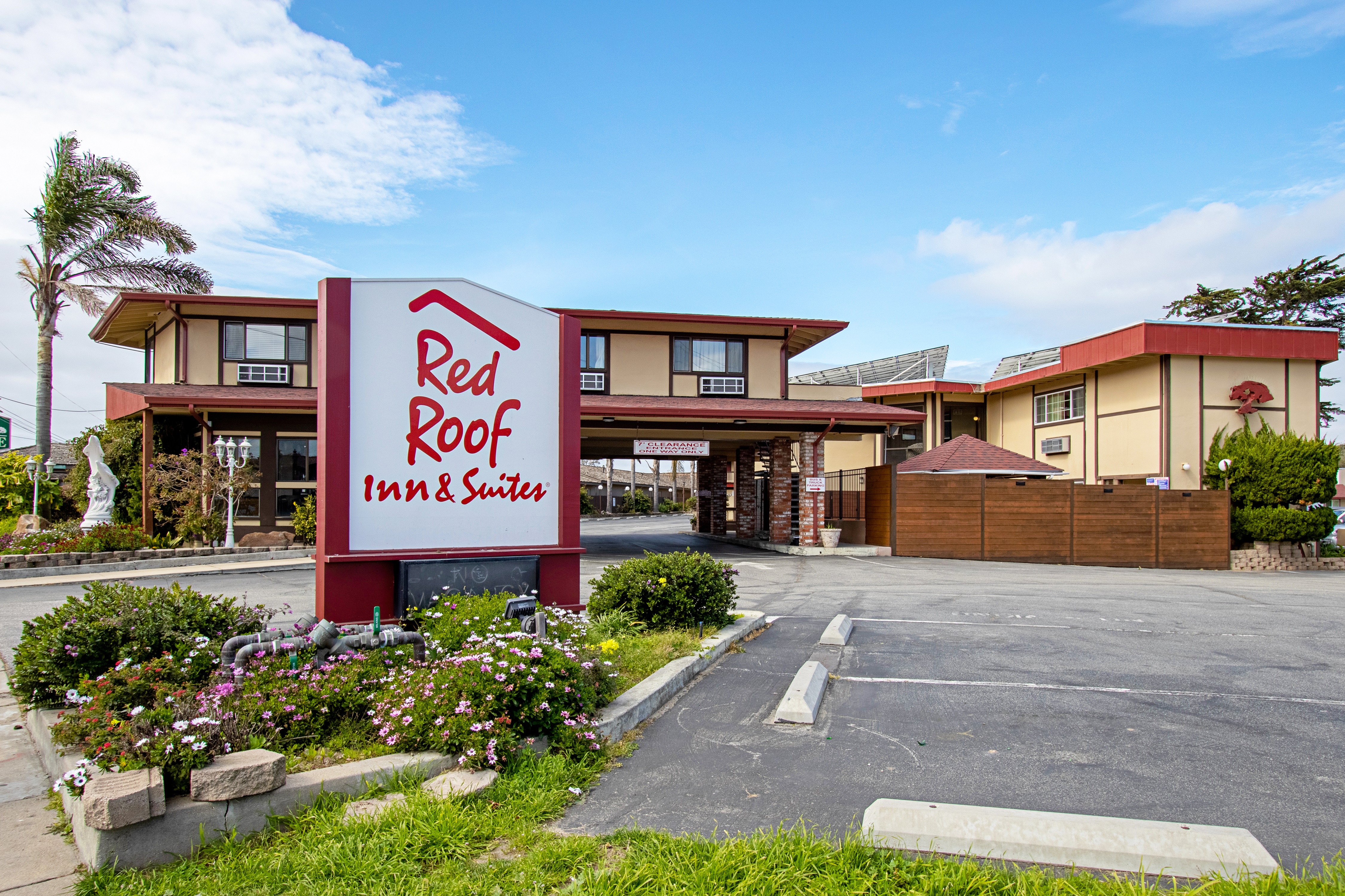Budget Pet Friendly Hotel In Monterey Ca Red Roof Inn