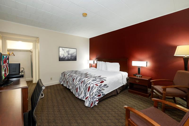Budget, Pet Friendly Hotel in Hazleton, PA 18202 Red Roof Inn
