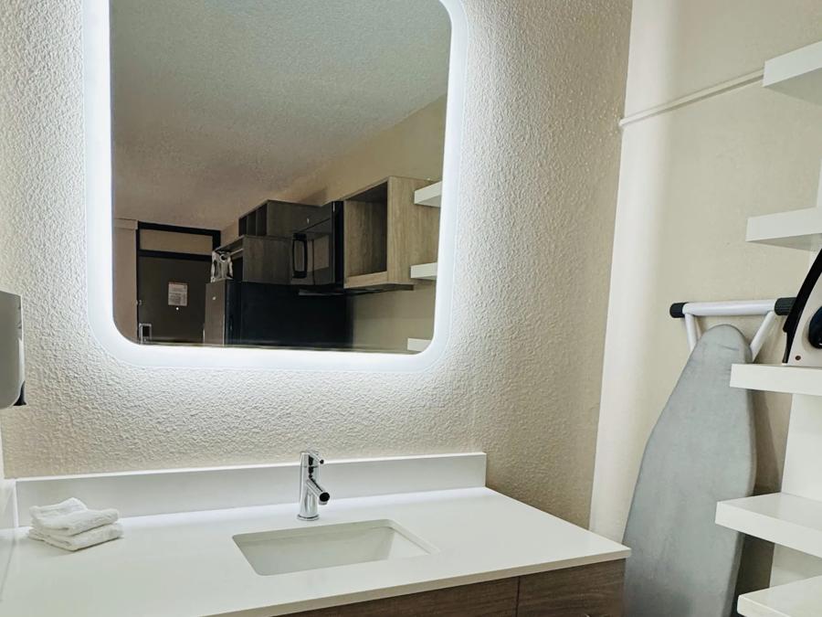 Red Roof Inn Perryville Superior 2 Full Beds with Kitchenette Non-Smoking Bathroom Image