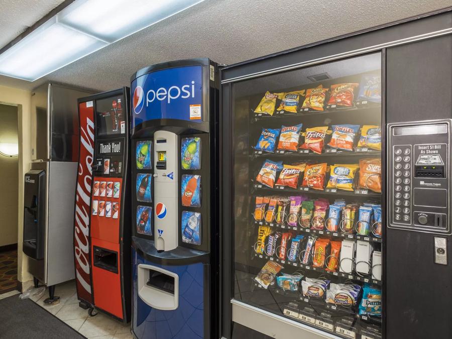 Red Roof Inn & Suites Cincinnati North - Mason Vending Image