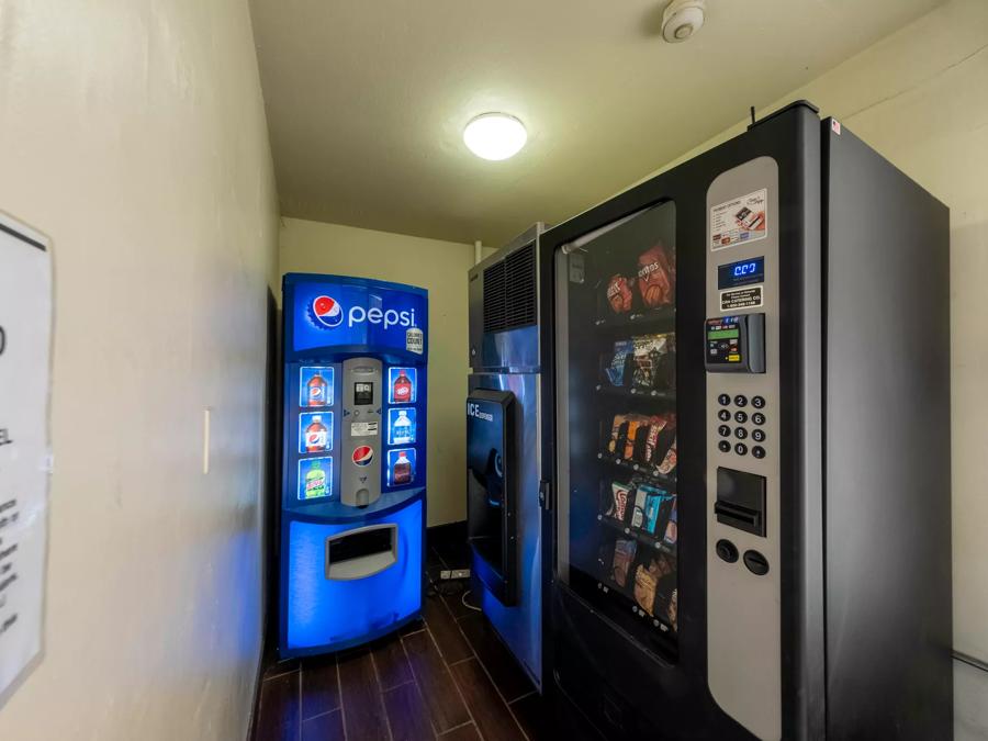 Red Roof Inn Charlottesville Vending Image