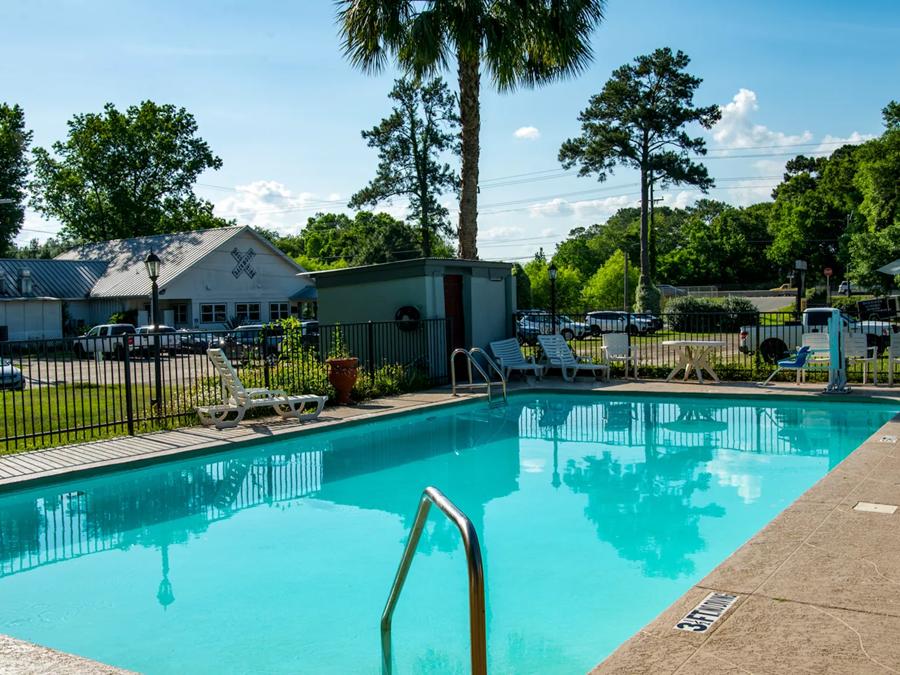 Red Roof Inn Tallahassee Pool Image