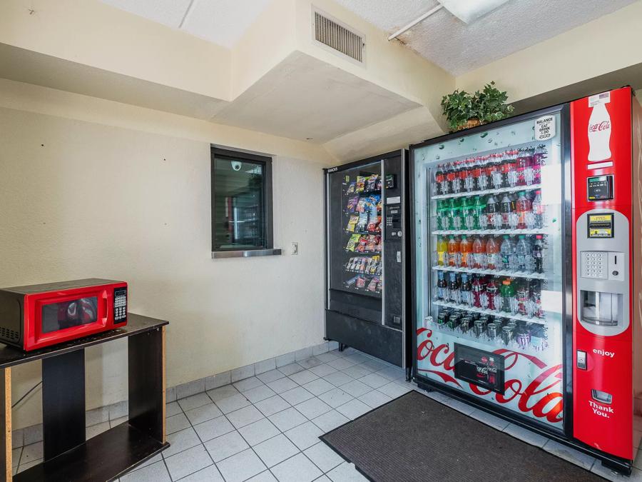 Red Roof Inn Jackson North - Ridgeland Vending Image