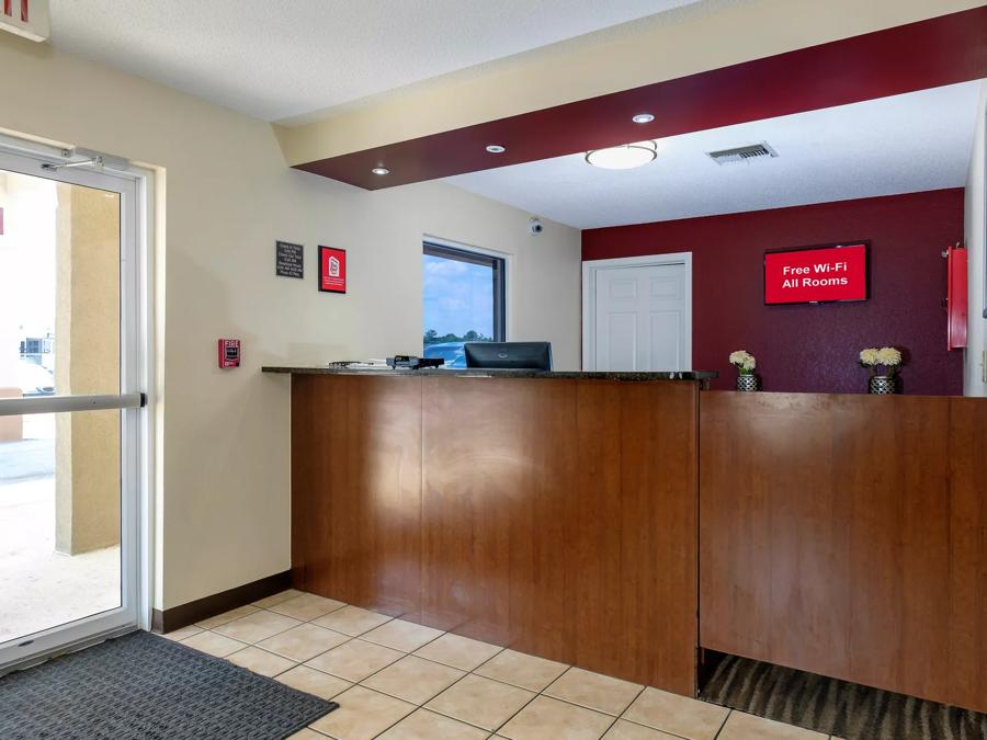 Red Roof Inn Defuniak Springs Front Desk Image