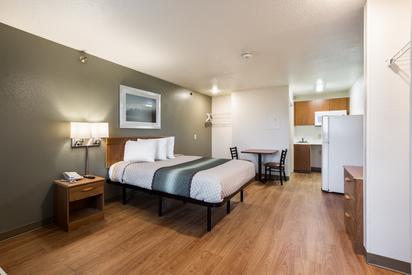 HomeTowne Studios Detroit - Livonia Studio 1 Queen Bed Non-Smoking Image