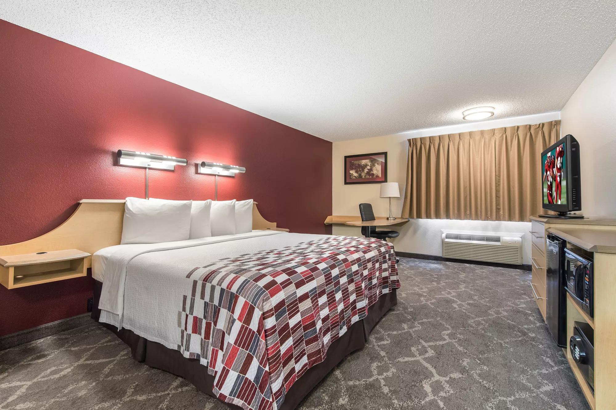 Red Roof Inn Seattle Airport - SEATAC Superior King Room Image