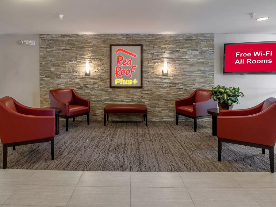 Red Roof PLUS+ Boston - Mansfield/Foxboro Lobby Sitting Area