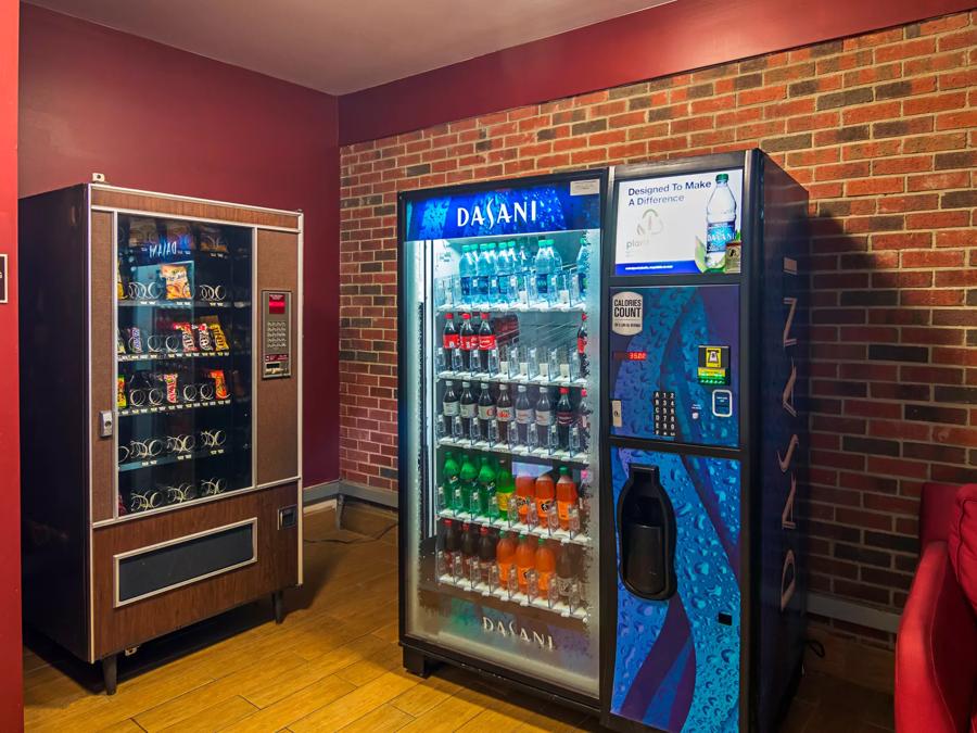 Red Roof Inn & Suites Lake Orion/Auburn Hills Vending Image