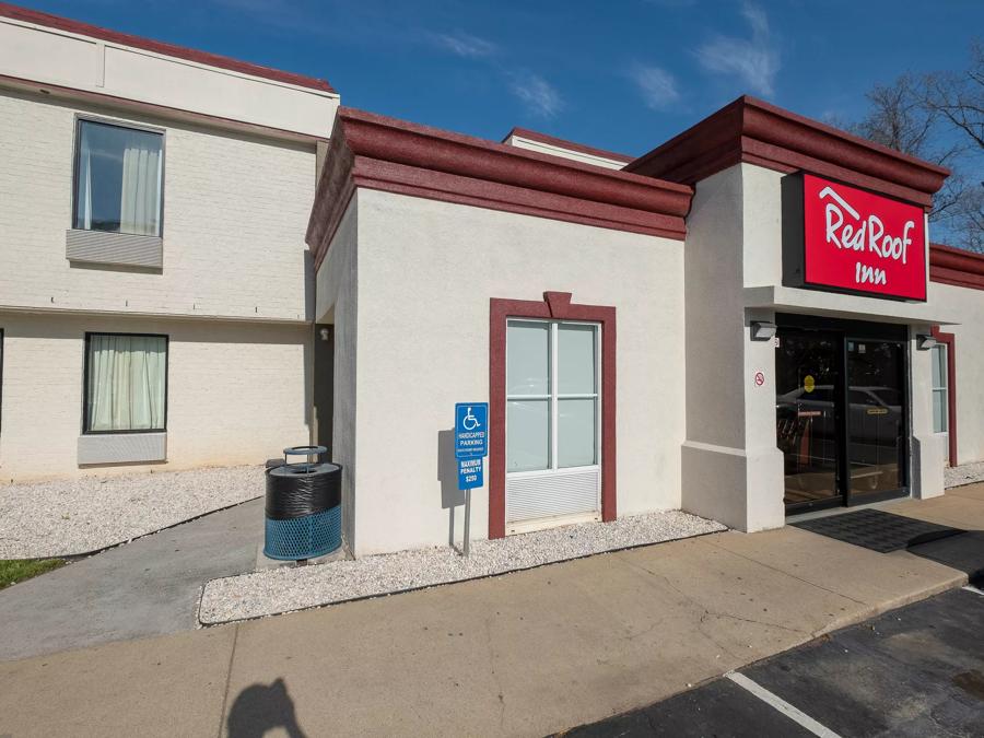 Red Roof Inn Raleigh North-Crabtree Mall/Lenovo Center Property Exterior Image