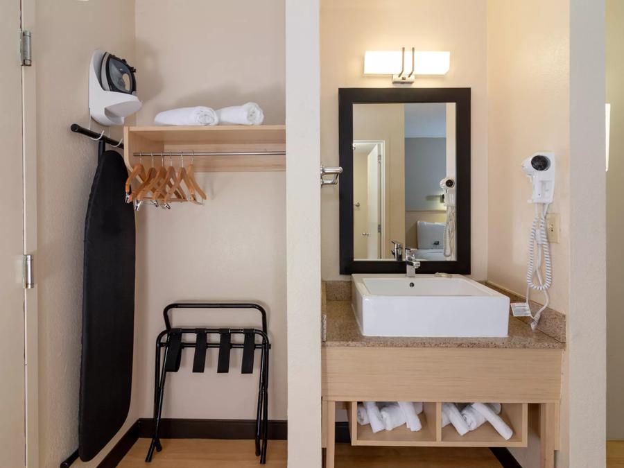 Premium 2 Full Beds Smoke Free Bathroom Image