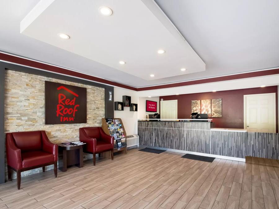Red Roof Inn Chattanooga - Lookout Mountain Front Desk and Lobby Image