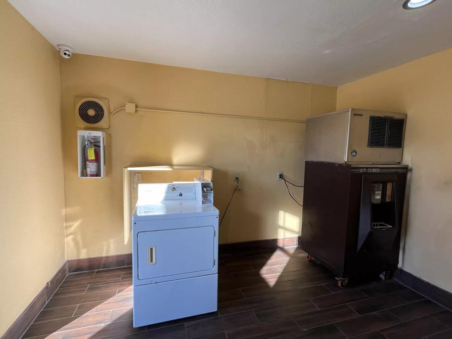 Red Roof Inn & Suites Sulphur Springs Laundry Room Image