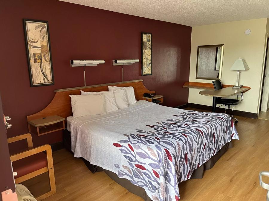 Red Roof Inn Virginia Beach - Norfolk Airport Superior King Room Image