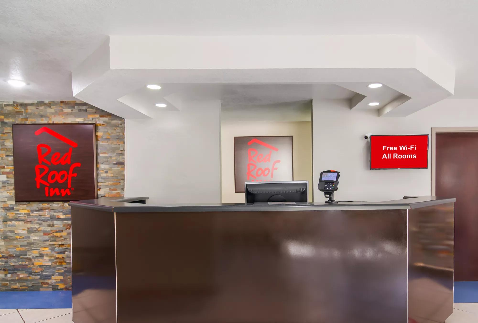 Red Roof Inn Darien – I-95 Front Desk and Lobby Image