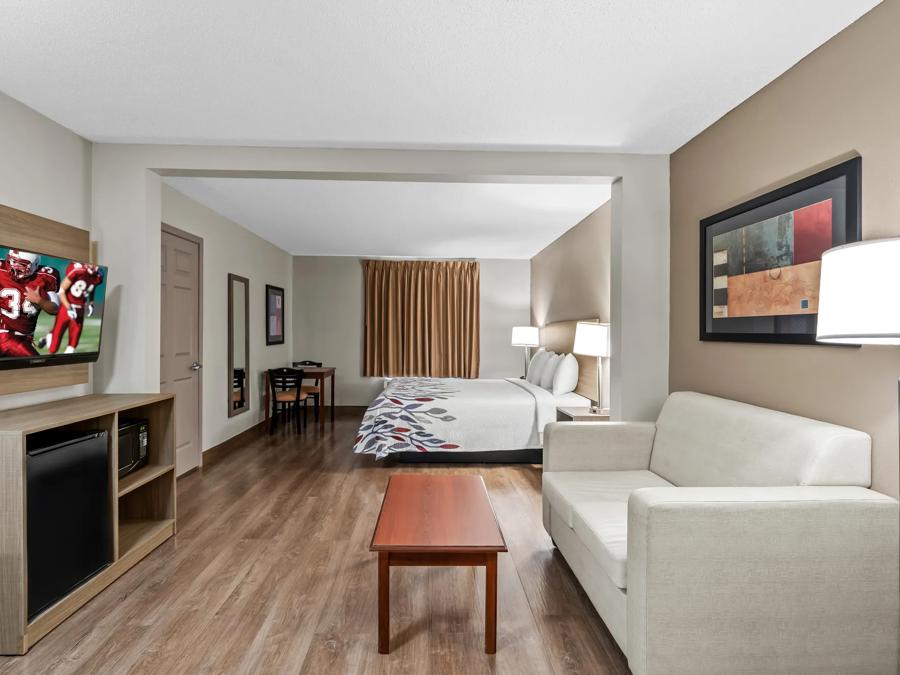 Red Roof Inn Etowah – Athens, TN Superior King Room Image Details