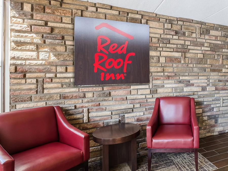 Red Roof Inn Cortland Front Desk and Lobby Sitting Area Image