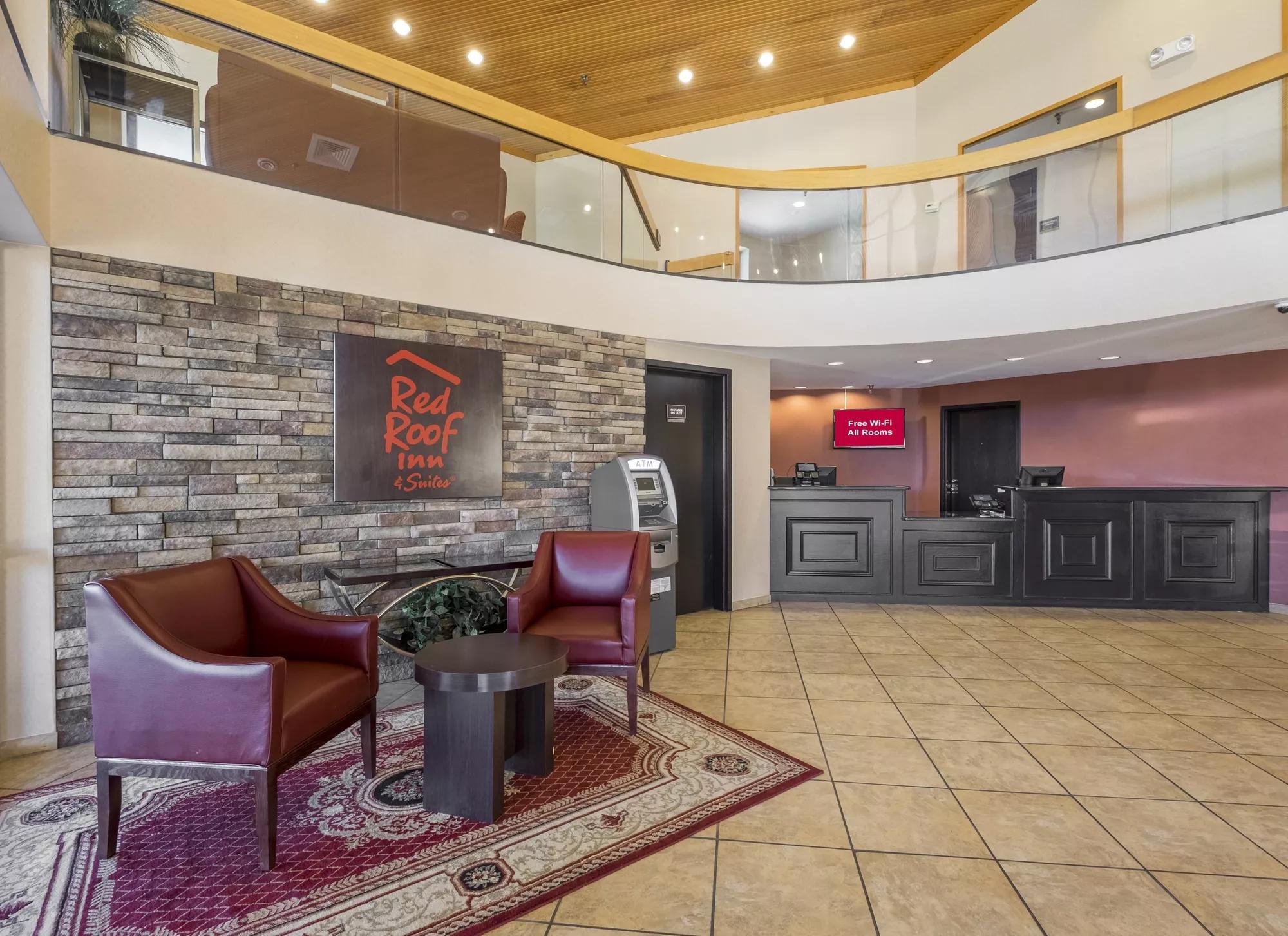 Red Roof Inn & Suites Cincinnati North - Mason Front Desk and Lobby