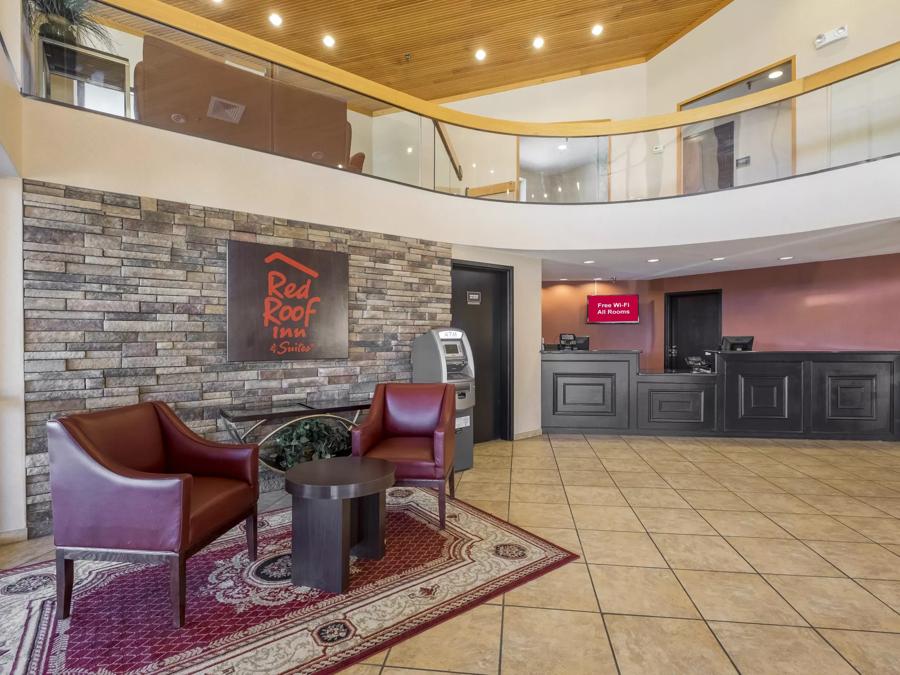 Red Roof Inn & Suites Cincinnati North - Mason Front Desk and Lobby Image