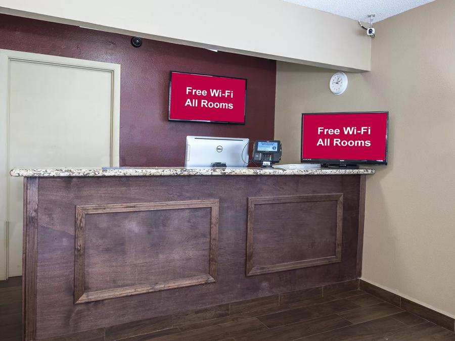 Red Roof Inn Chipley Front Desk Property Image