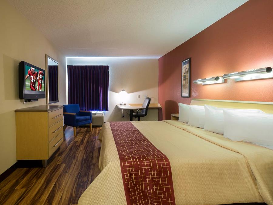Red Roof Inn & Suites Philadelphia - Bellmawr Single King Room Image