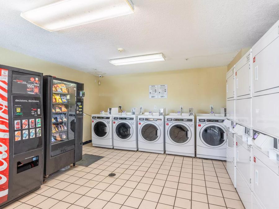 HomeTowne Studios Orlando - Casselberry vending and laundry image