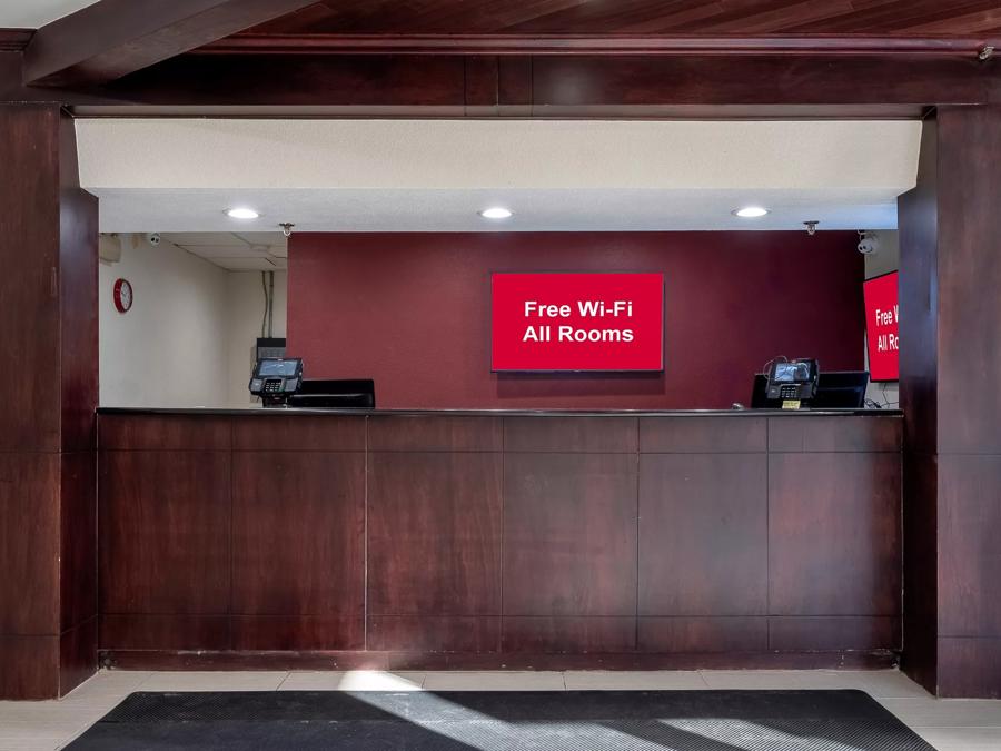 Red Roof Inn Bordentown – McGuire AFB Front Desk Image