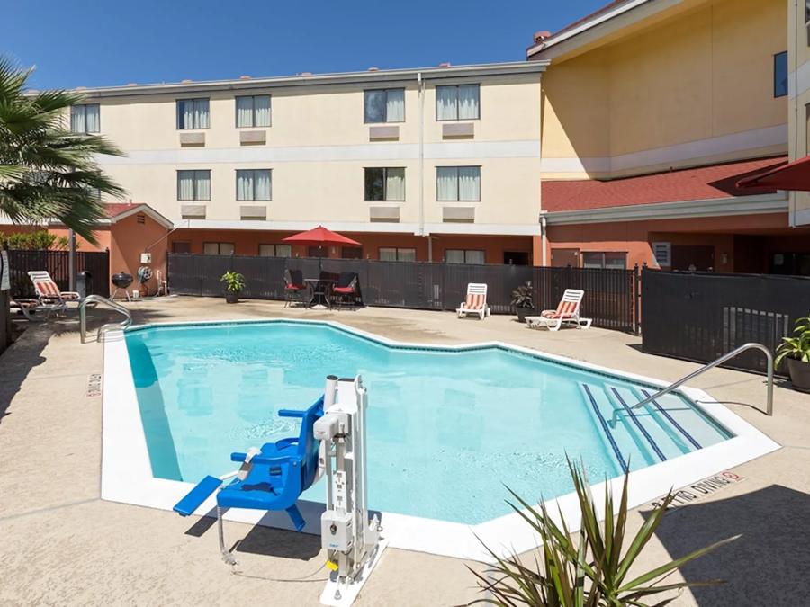 Red Roof Inn Houston - Westchase Outdoor Swimming Pool