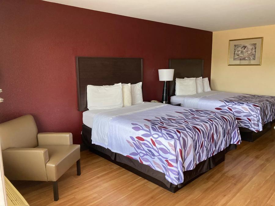 Red Roof Inn & Suites Cleveland, TN Double Bed Room Image