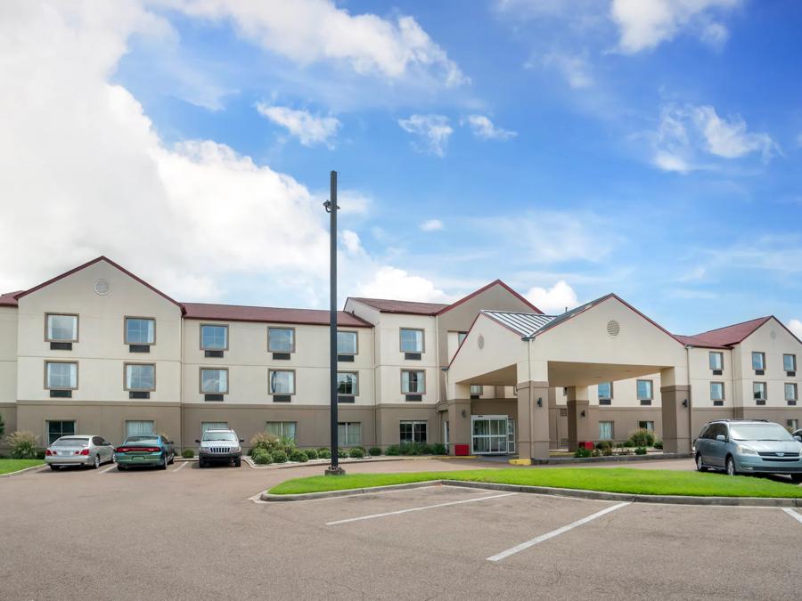 RRI1081_Exterior 2 PRO Approved 9-13-24